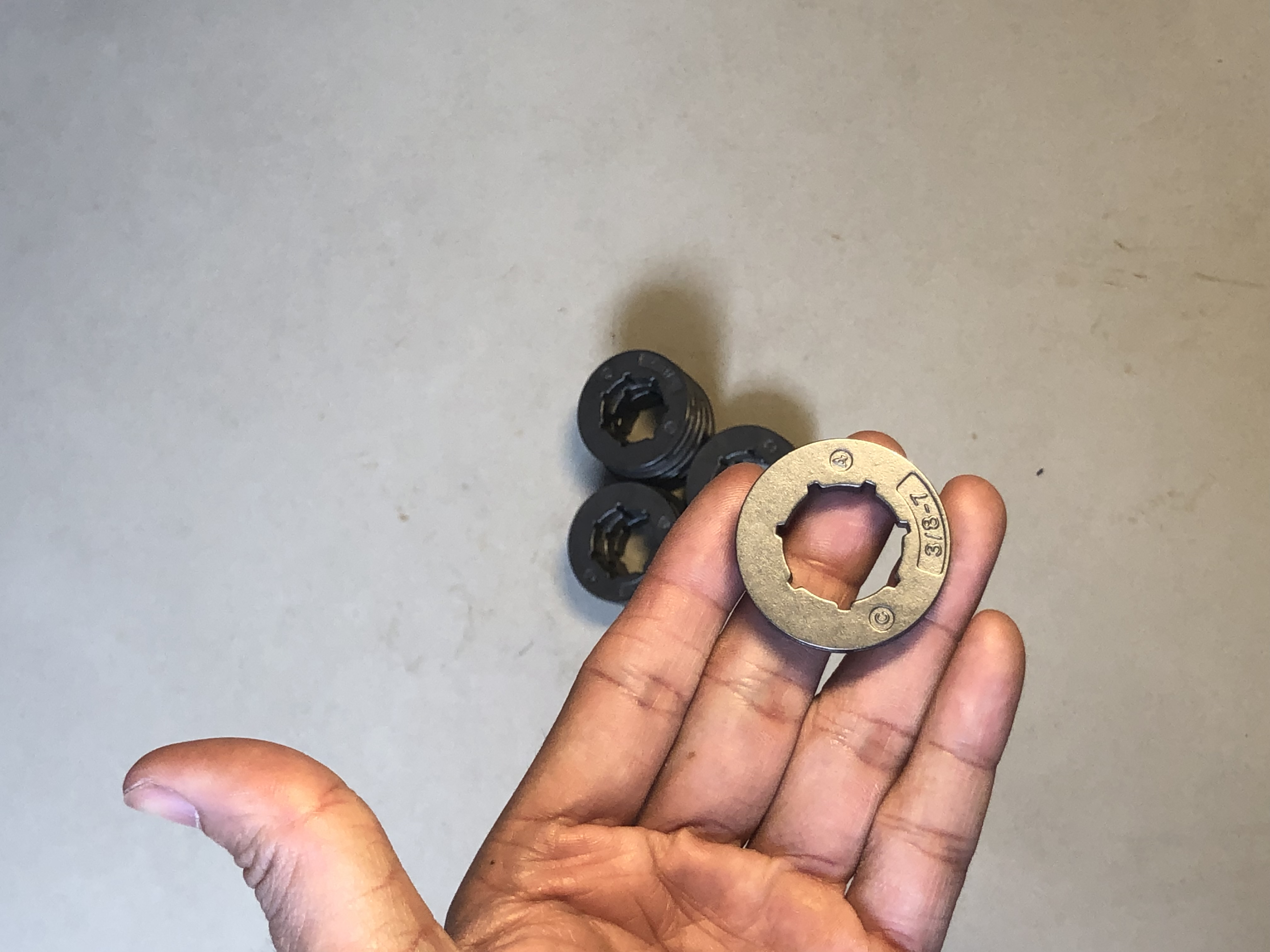 Đồng tiền 3/8 - 7 máy cưa 5200, 5800, 5900, 52cc. Chất liệu tốt, an toàn sử dụng.