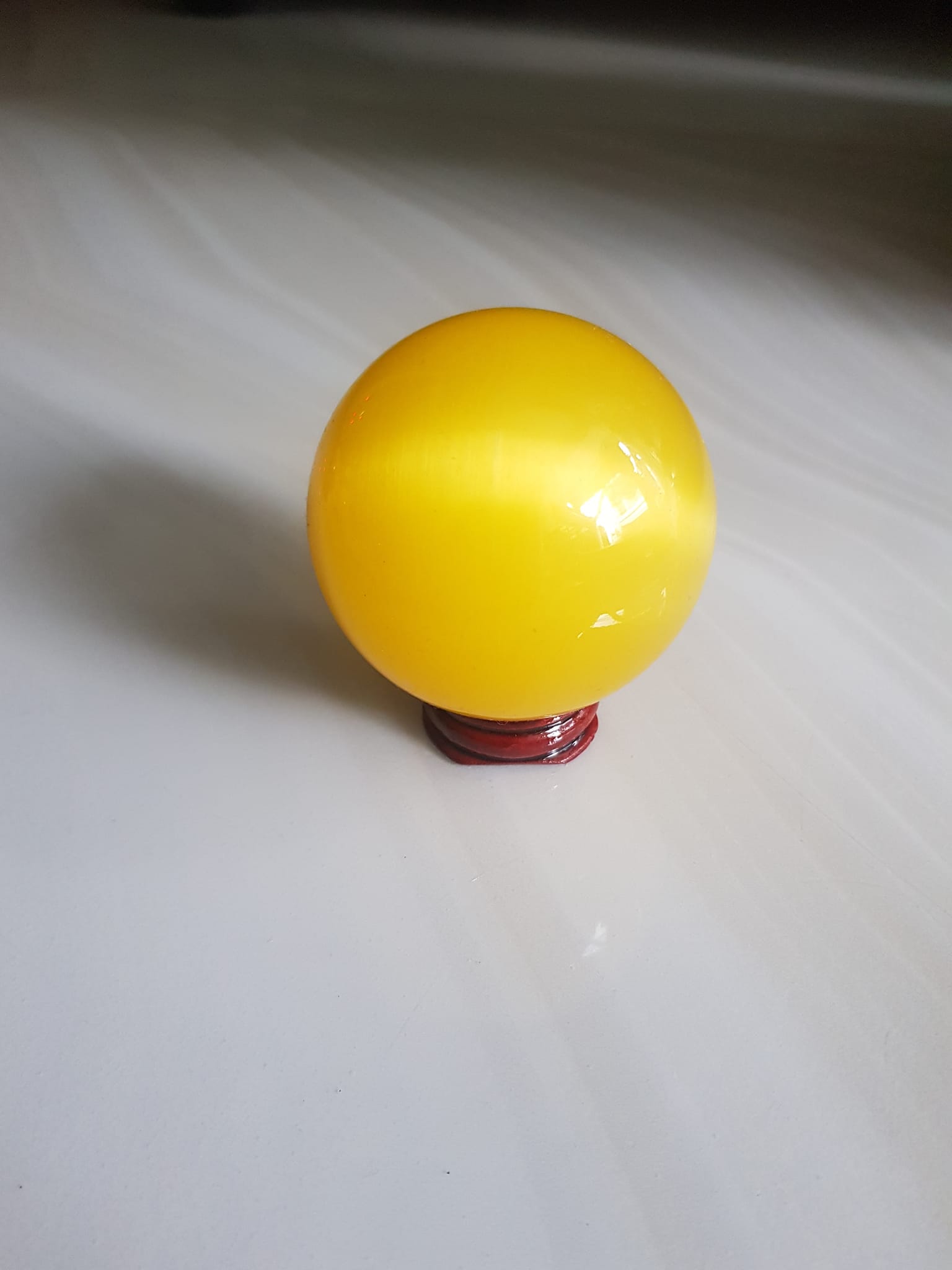 Trái Bi VÀNG ANH TƯƠI nhỏ vừa đá mắt mèo ánh cao 8cm x đk 6cm đế gỗ may mắn để bàn làm việc may mắn tài lộc hợp mệnh KIM, mệnh thổ, mệnh THỦY ạ