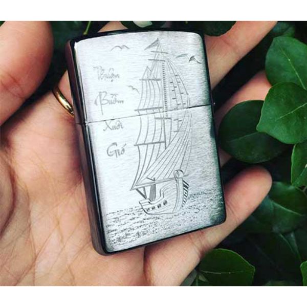 Bật Lửa ZIPPO 200 KHẮC THUẬN BUỒM XUÔI GIÓ 05 – 200.TBXG05