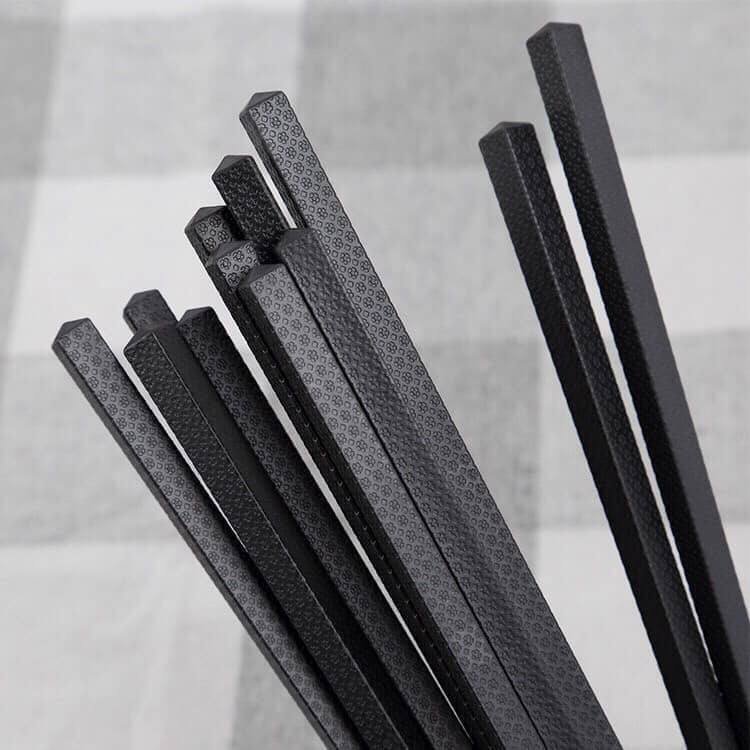 VỈ 10 ĐÔI ĐŨA ĂN XUẤT NHẬT KHÁNG KHUẨN, CHỐNG ẨM MỐC ĐƯỢC LÀM TỪ SỢI THỦY TINH TỔNG HỢP, CHỊU NHIỆT LÊN ĐẾN 200 ĐỘ C, SỬ DỤNG ĐƯỢC CHO LÒ VI SÓNG, MÁY RỬA BÁT