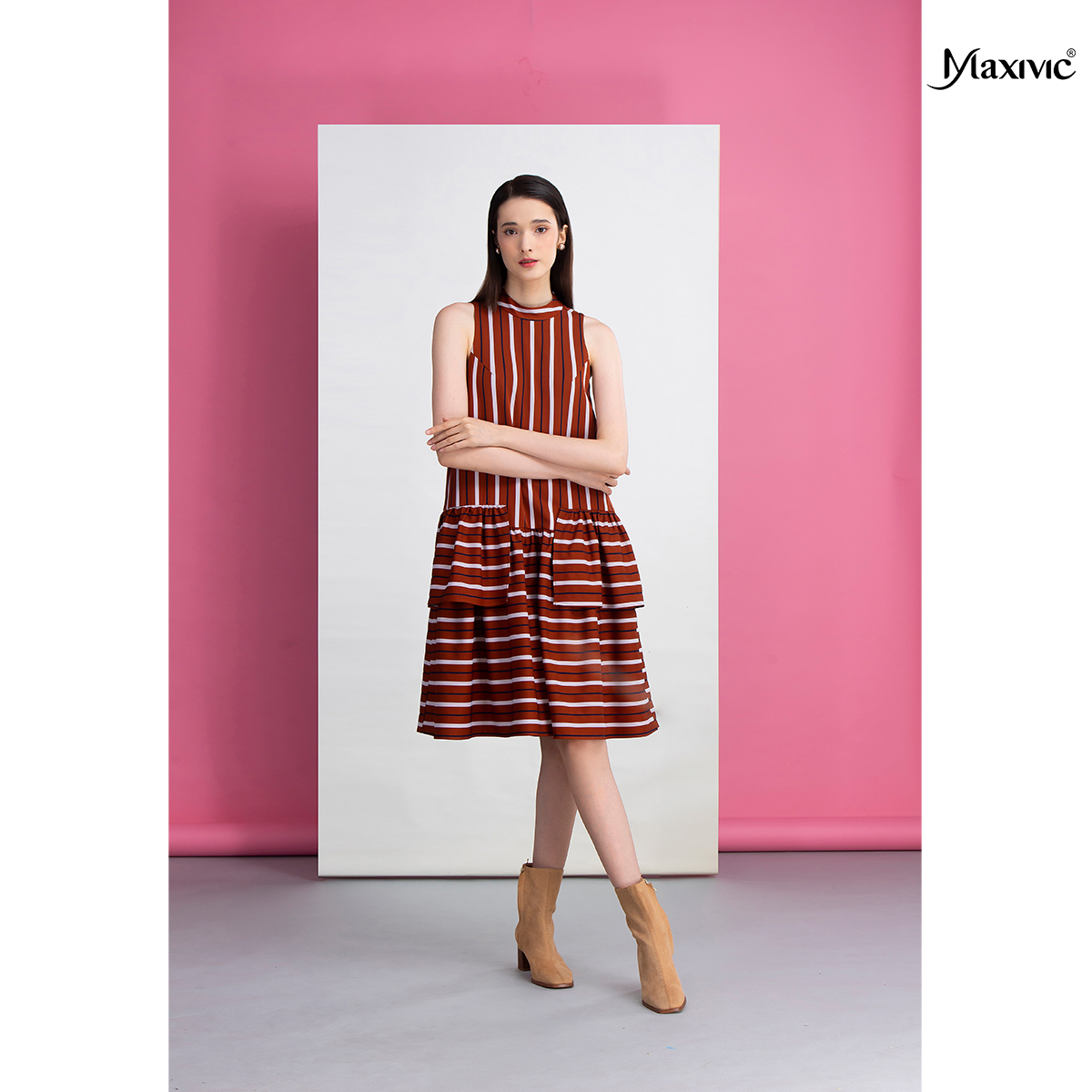 Đầm sọc nâu babydoll tay liền, tùng đắp Maxivic M022318