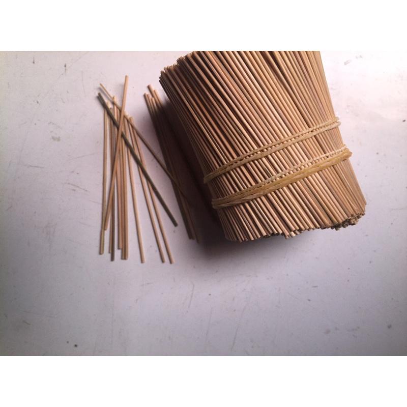 1 bó tăm tre dùng để xỉa răng hàng chắc chắn, cứng cáp