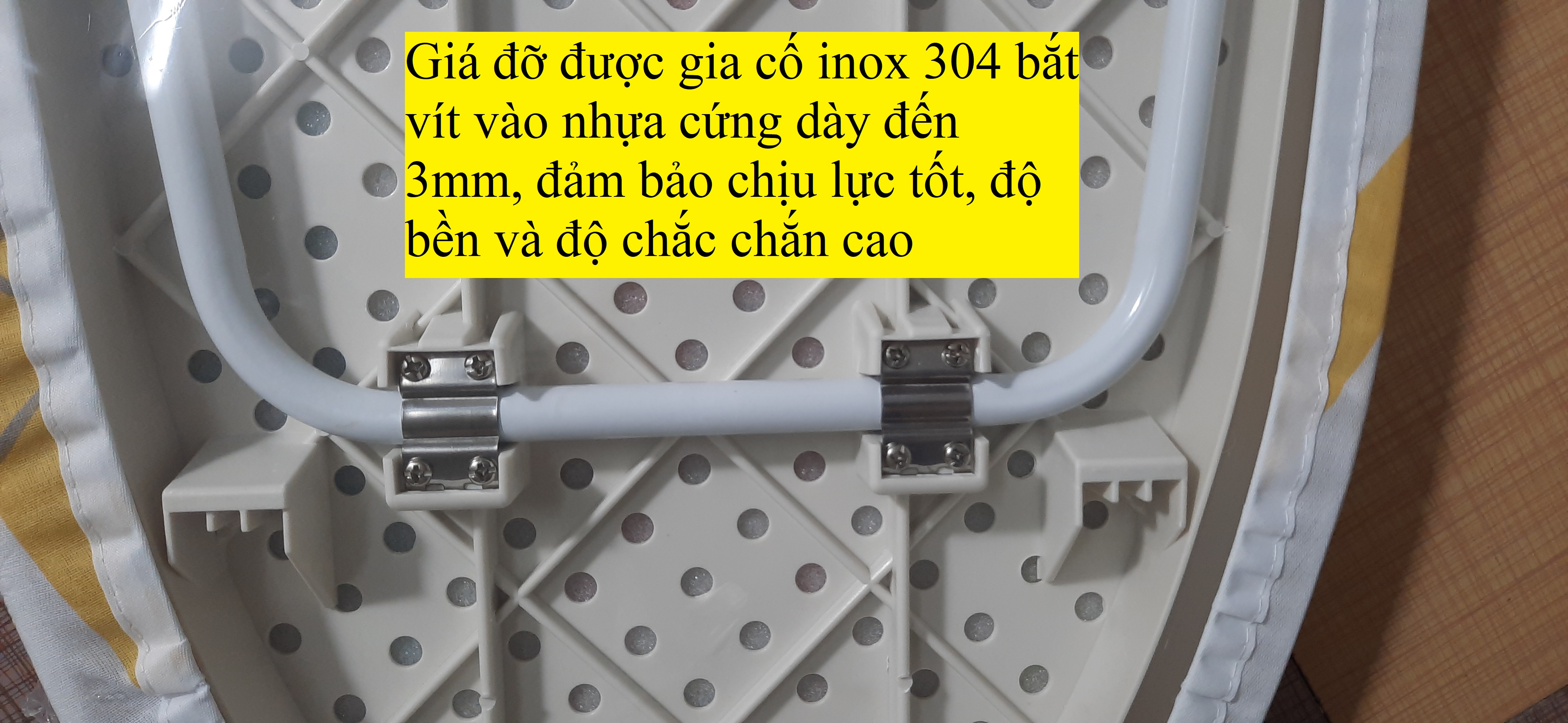 Bàn để ủi quần áo Lock&amp;Lock chân thấp ETM524 (Hàng chính hãng)