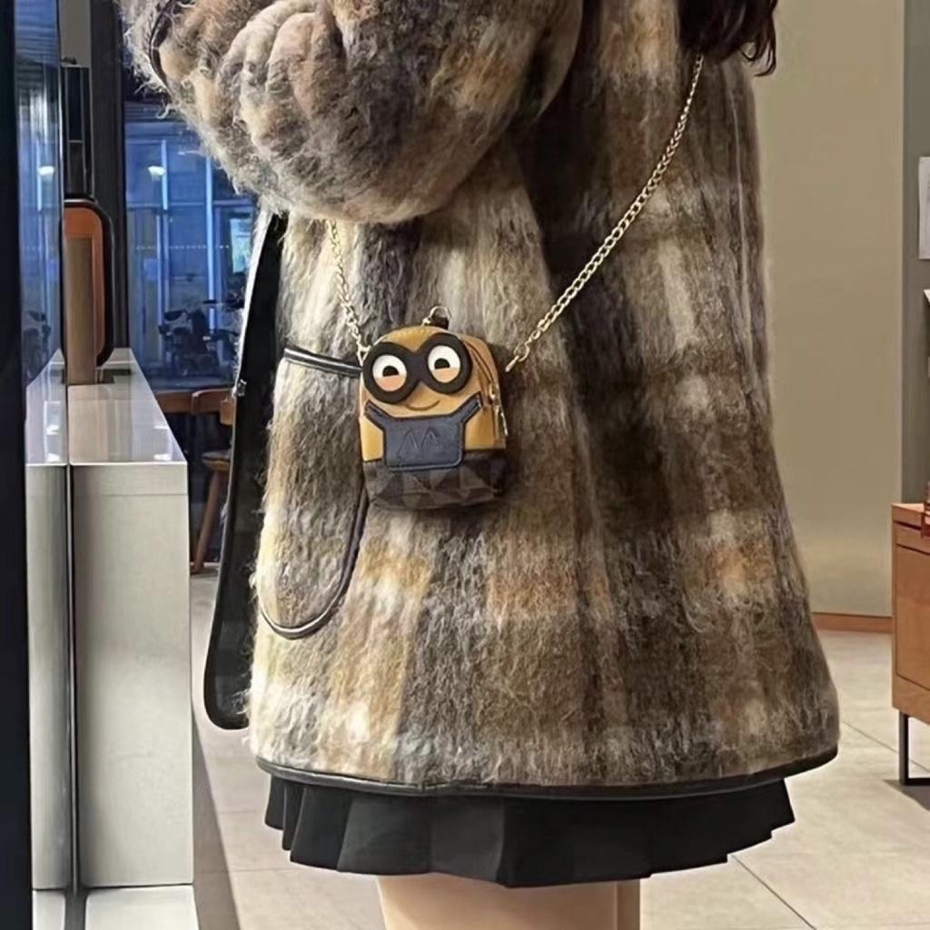 Túi Đeo Chéo Mini Hình Minion KÈM HỘP Ngộ Nghĩnh Đáng Yêu Siêu Cưng, Đựng Vừa Son.