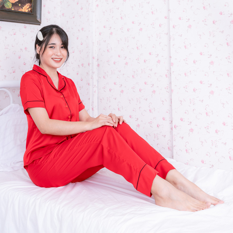 Đồ bộ pijama lụa, đồ mặc nhà nữ VILADY - B124 kiểu quần dài tay cộc họa tiết trơn, chất liệu lụa Pháp cao cấp - Màu đỏ
