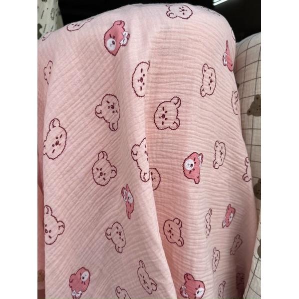 xô muslin gấu xoăn nền hồng siêu xinh và mềm mịn
