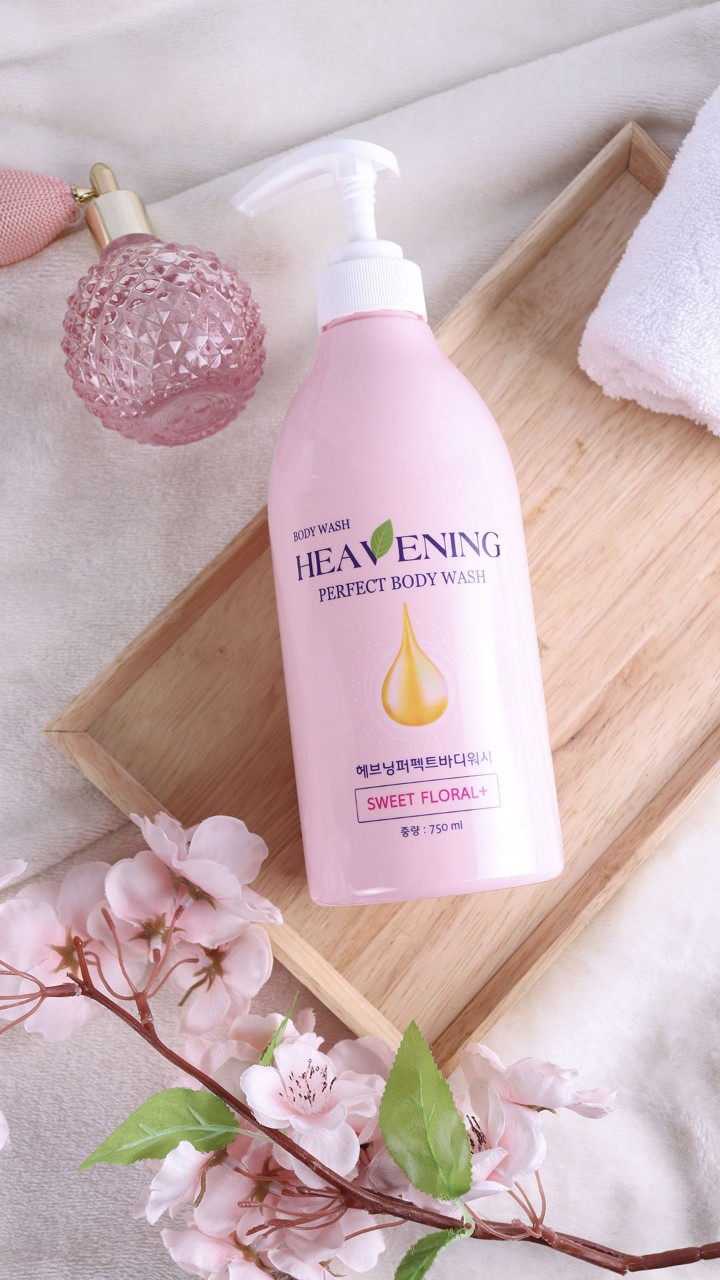 Combo 01 chai sữa tắm sữa tắm trắng da toàn thân Hàn Quốc Heavening Perfect 750ml + 01 Bàn chải chà lưng cán dài, có móc treo tiện lợi Muji Shower Brush