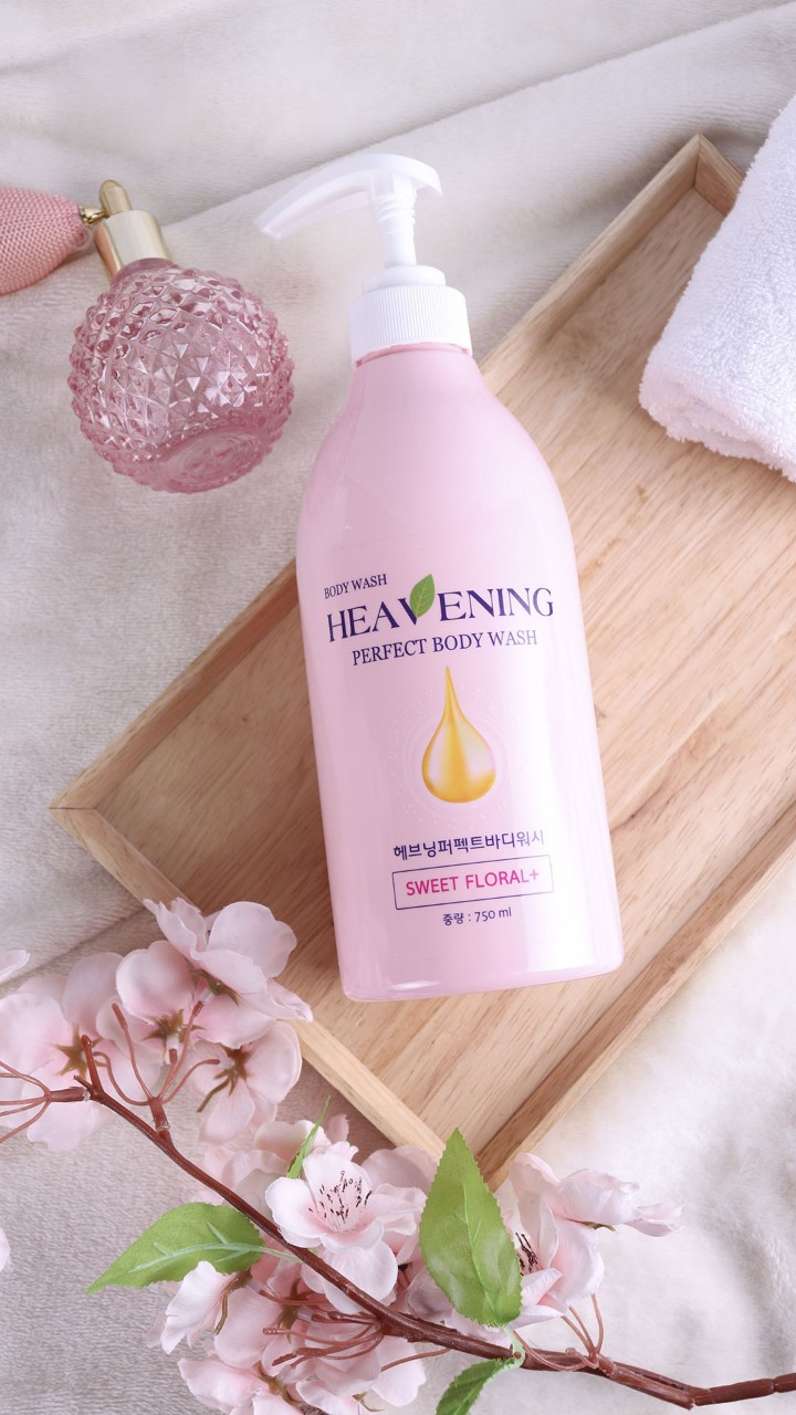 Combo sữa tắm dưỡng ẩm, làm trắng da Heavening 750ml + Khăn tắm tạo bọt Whip's