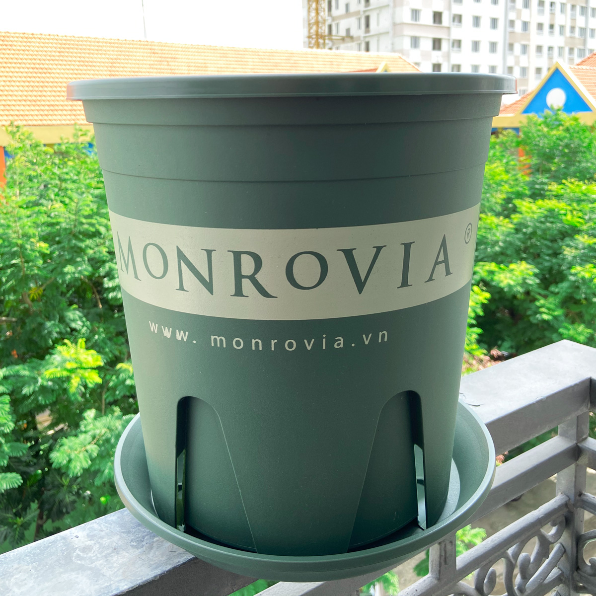 3 Đĩa lót chậu MONROVIA 2 Gallon, Dòng M-series, chậu nhựa trồng cây, chậu cây cảnh mini, để bàn, treo ban công, treo tường, cao cấp, chính hãng thương hiệu MONROVIA