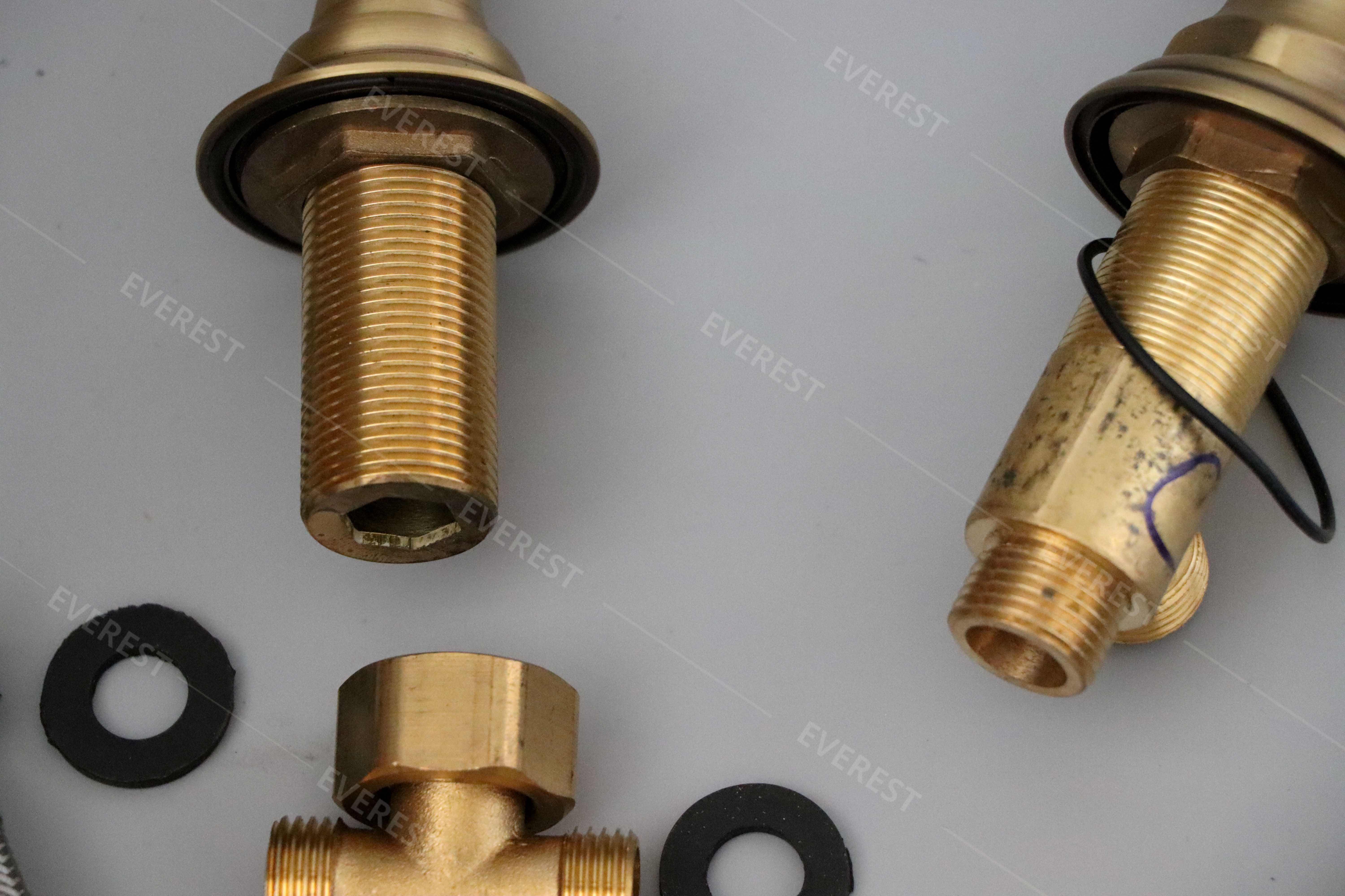 Vòi rửa âm bàn EVEREST EV-1117