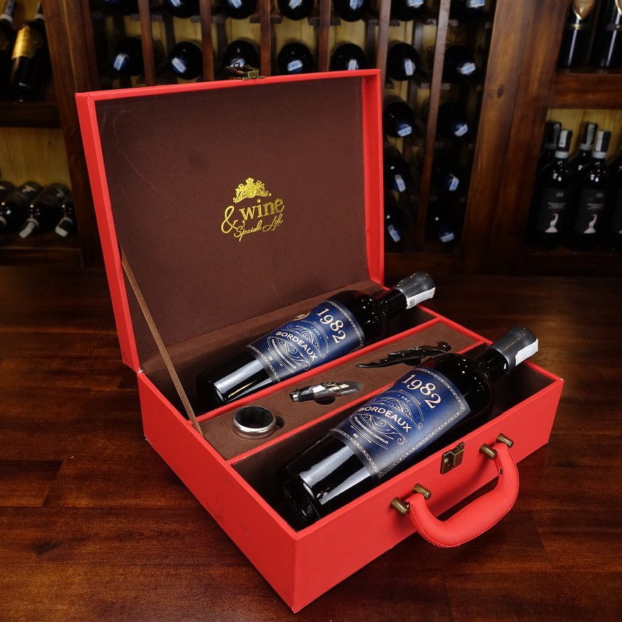 Hộp Vali đỏ đính đá + 2 chai rượu vang Pháp  1982 AOC Bordeaux