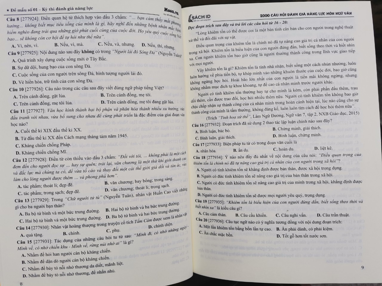 Sách - 2000 câu hỏi đánh giá năng lực môn Ngữ văn (moon)