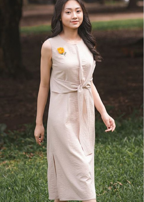 Đầm Suông Cổ Tròn Cách Điệu Dây Thắt Nơ