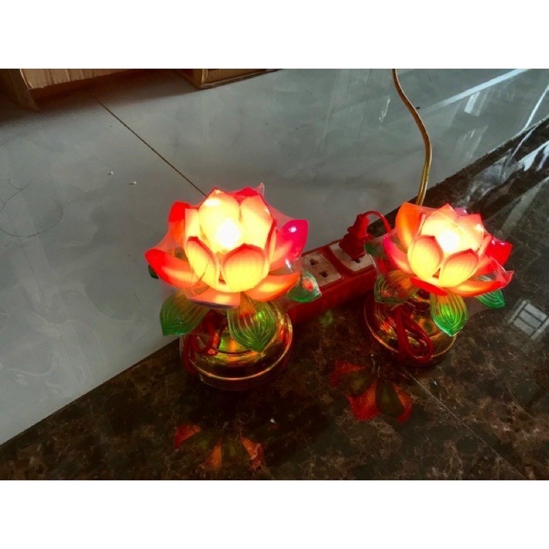 Set  2  đèn hoa sen  nhựa   để bàn thờ ,  7 màu rất đẹp  và  sang trọng giúp cho không gian thờ phụng trở nên sinh động và ấm áp hơn 