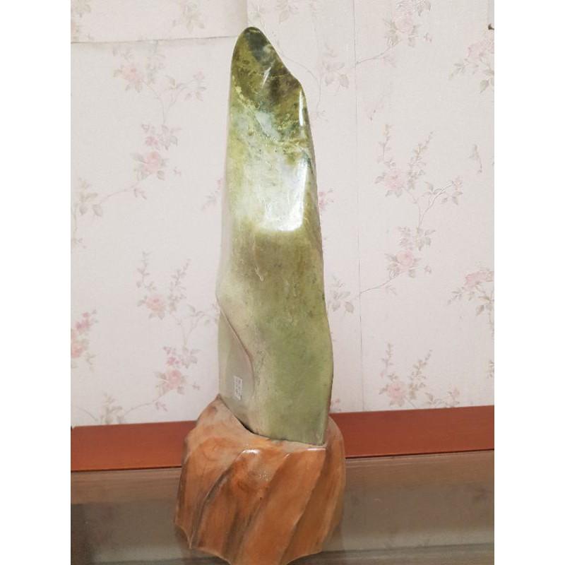 Cây trấn trạch phong thủy màu xanh độc đáo