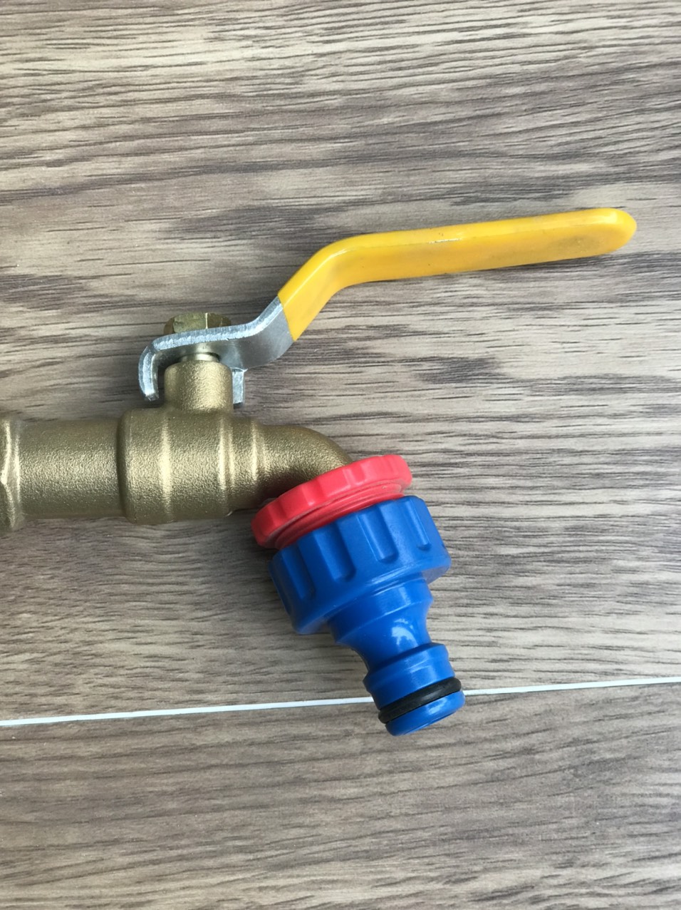 Bộ dây vòi tưới cây rửa xe tháo lắp nhanh C-mart A0705 gồm dây 4m