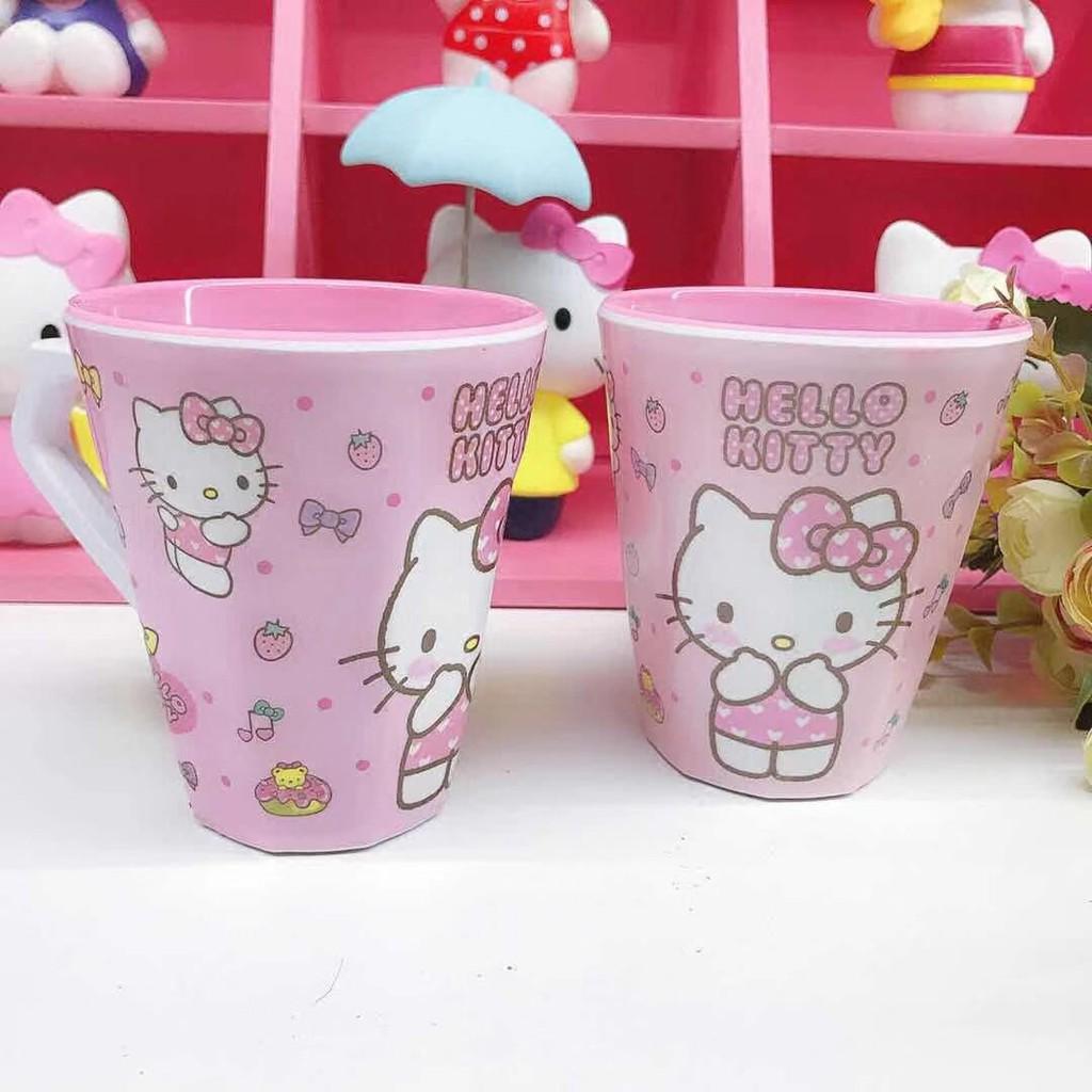 LY NHỰA CẦM TAY CÓ NẮP KITTY HOUSE