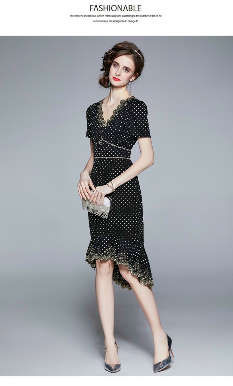 ĐẦM BODY ĐUÔI CÁ CHẤM BI VIỀN REN