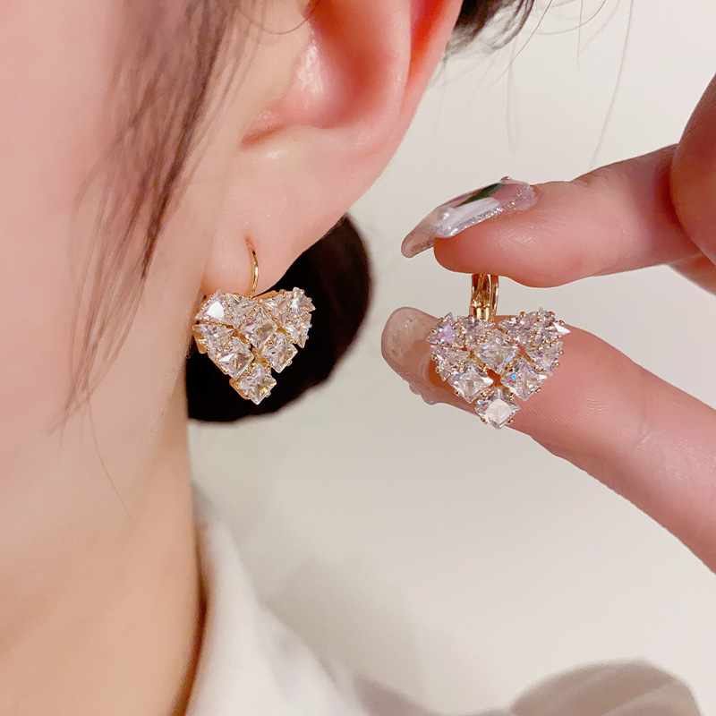 BÔNG TAI HÌNH TRÁI TIM KHẢM ĐÁ CAO CẤP ELIACCESSORIES