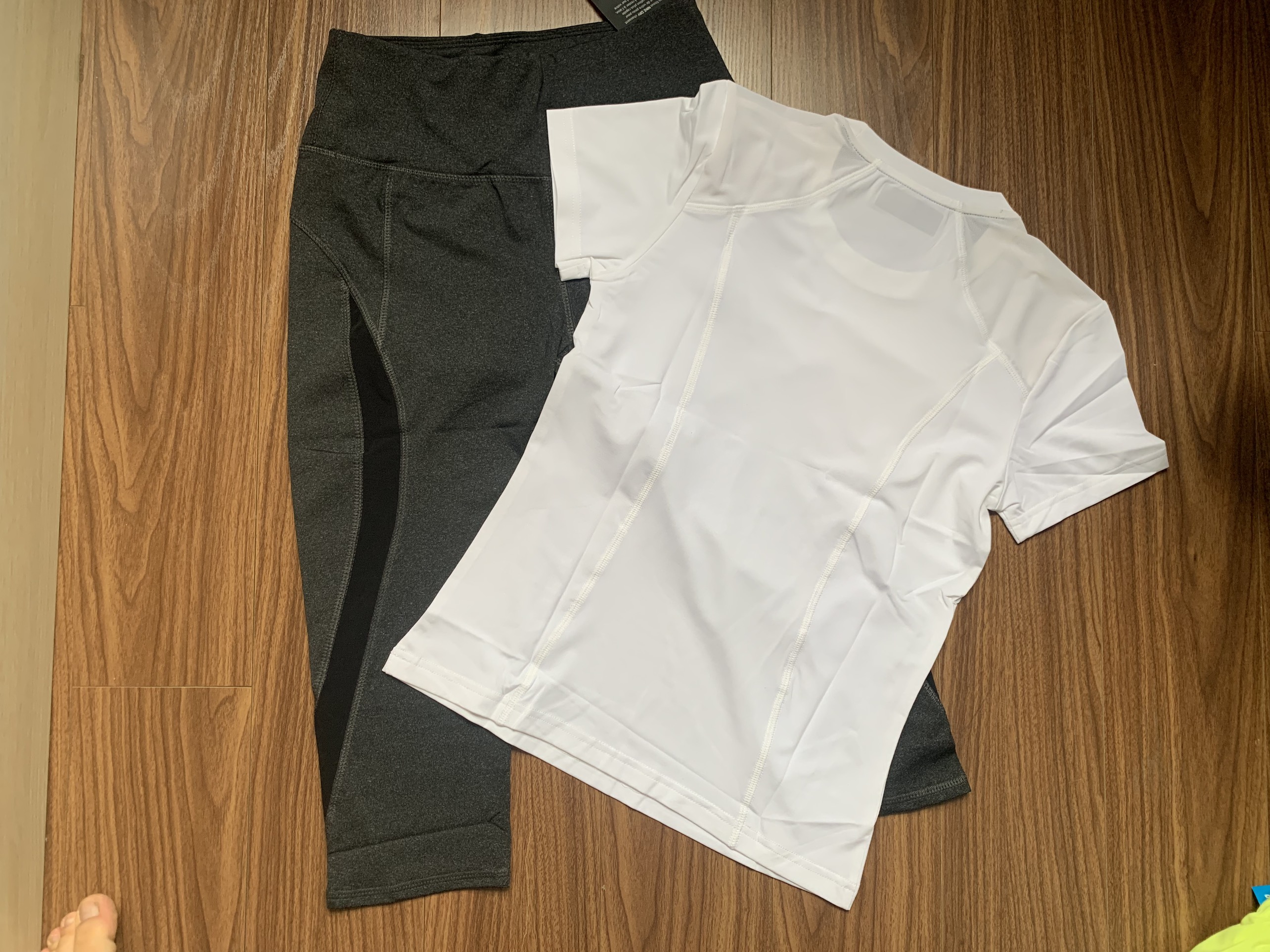 SET ĐỒ NỮ GỒM QUẦN LEGGING LỬNG VÀ ÁO THUN NỮ NGẮN TAY ĐA NĂNG