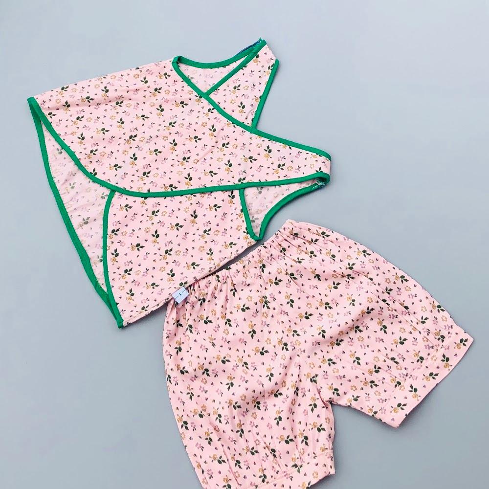 Bộ quần áo ngắn bé gái họa tiết Hoa nhí hồng túi xanh - AICDBG2SFD4Z - AIN Closet