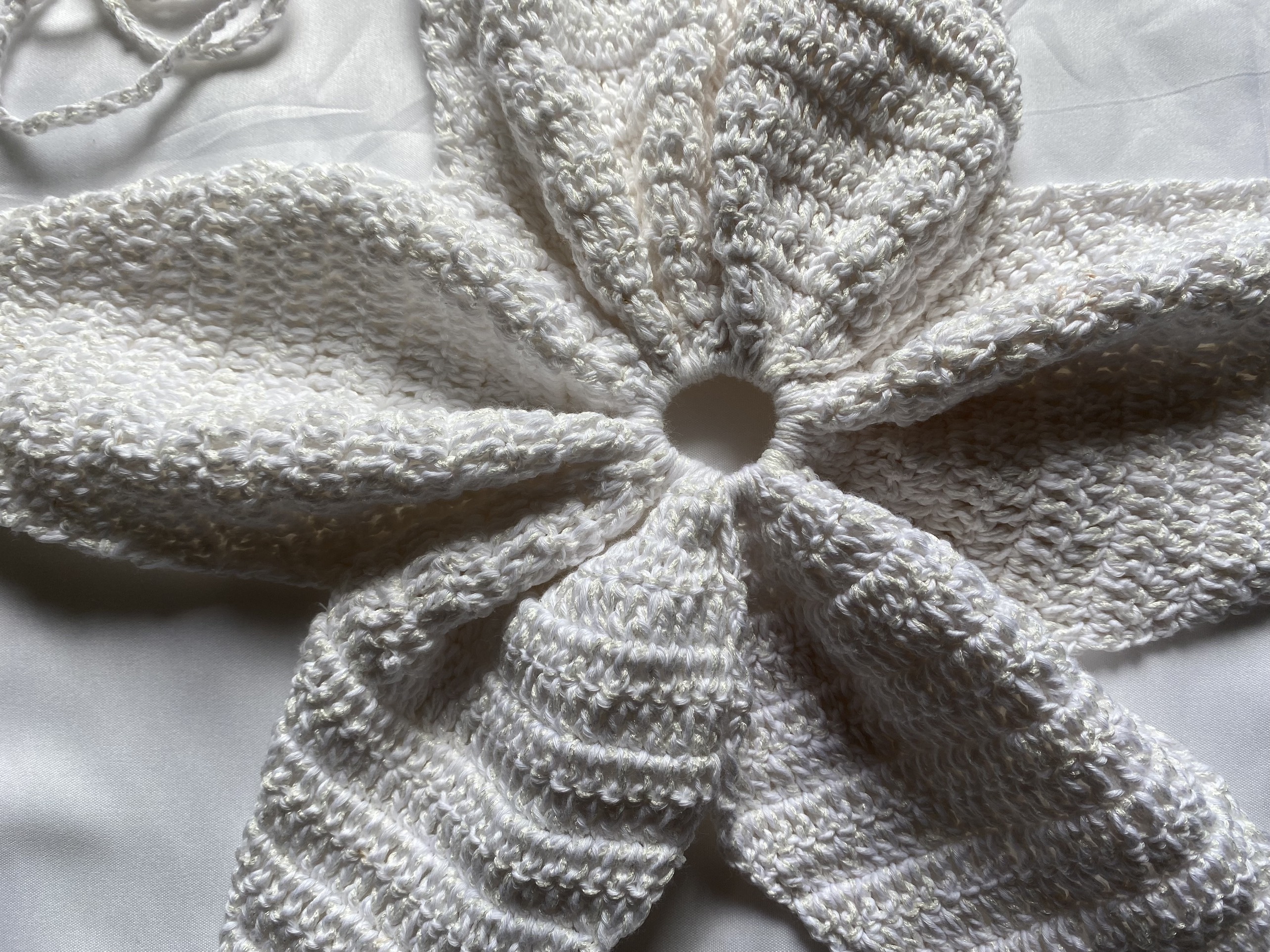 Áo yếm handmade hình hoa 6 cánh
