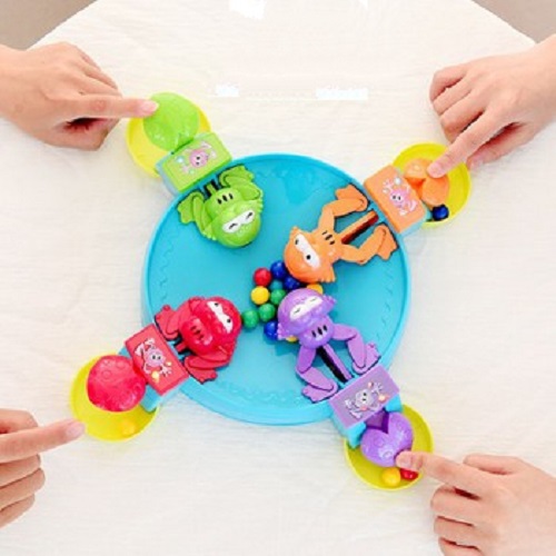 Đồ chơi 4 con ếch tranh nhau ăn bi bằng nhựa độ bền cao nhiều màu sắc