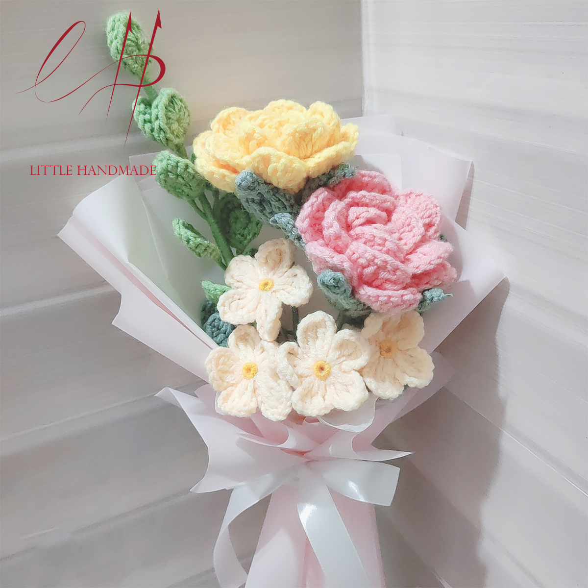 Quà tặng 2 hoa hồng và 4 lưu ly bằng len handmade