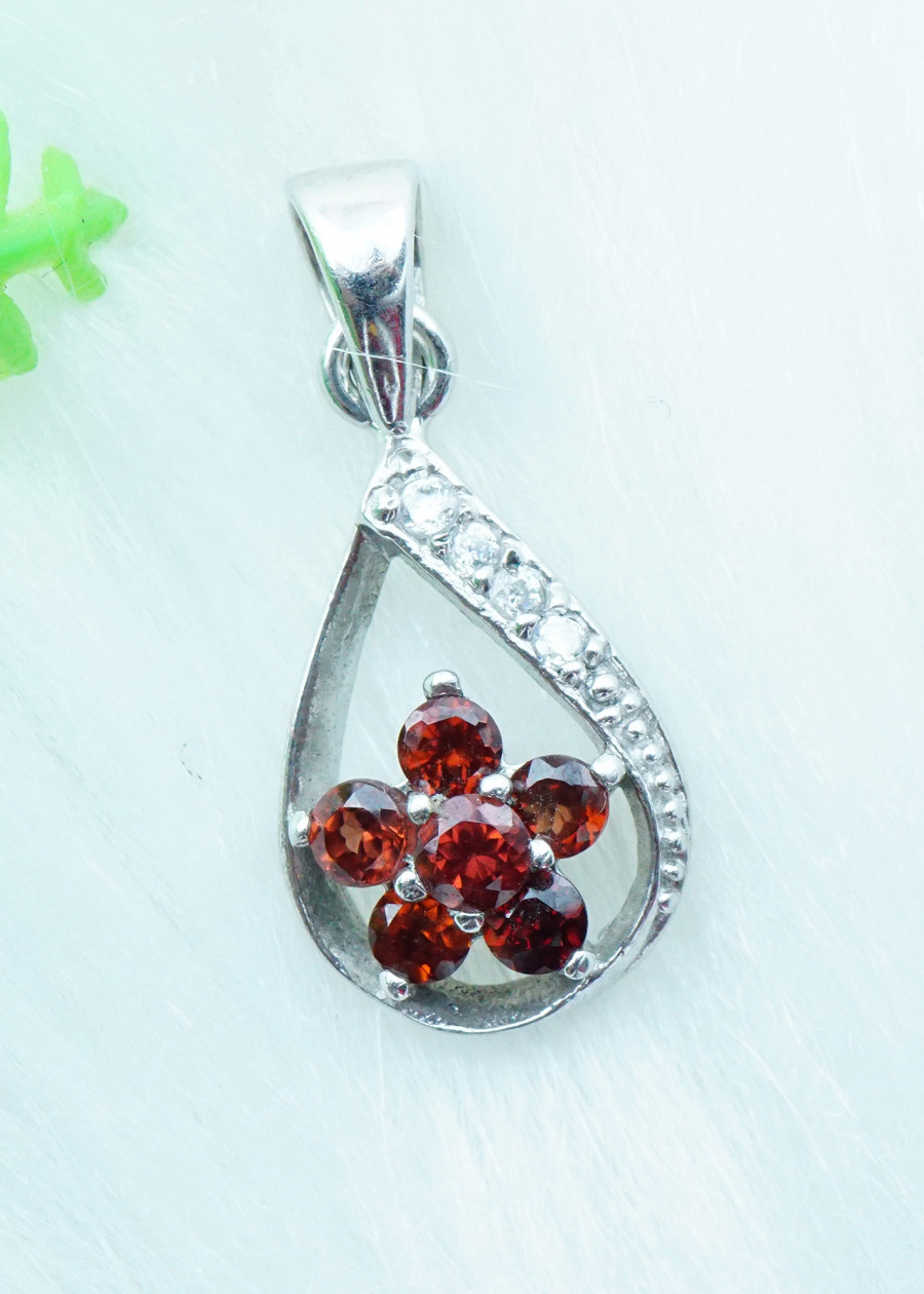 Mặt dây chuyền bạc 925 đính đá Garnet ngọc hồng lựu tự nhiên kiểu hoa MDG9