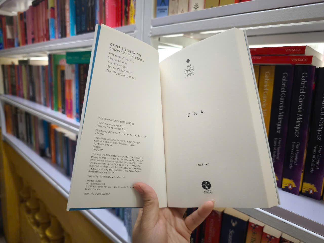 Sách - DNA: The Compact Guide by Kat Arney  - Genetics/Nonfiction in English