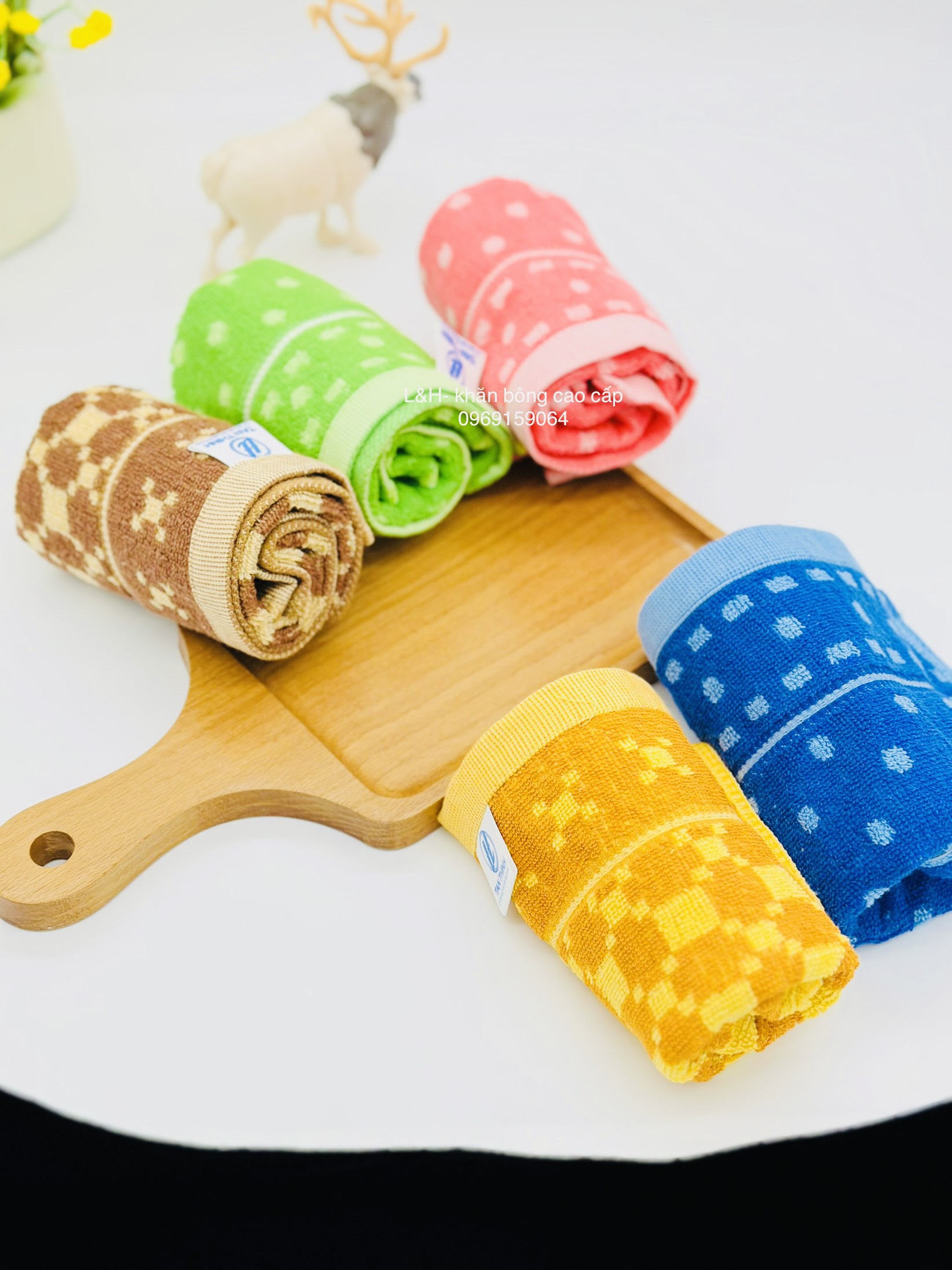 Khăn mặt chấm bi, trám Tân Thịnh