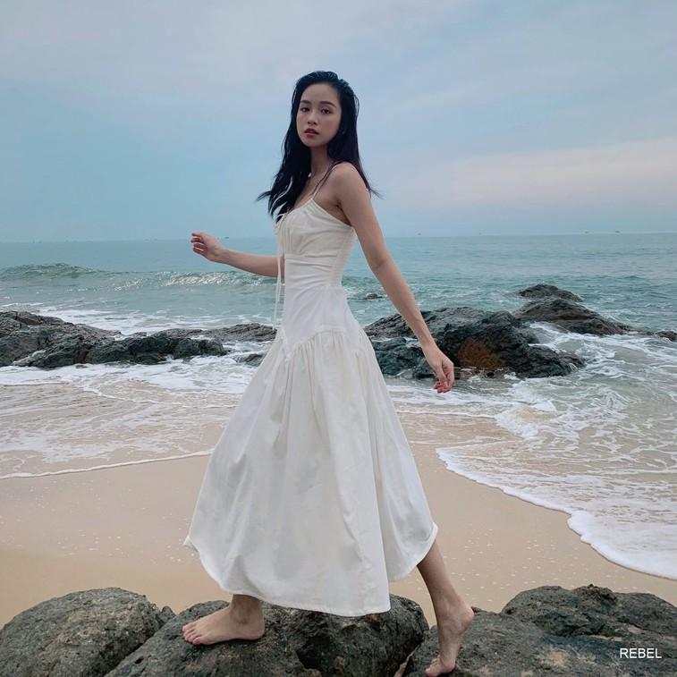 Đầm trắng 2 dây body đuôi cá