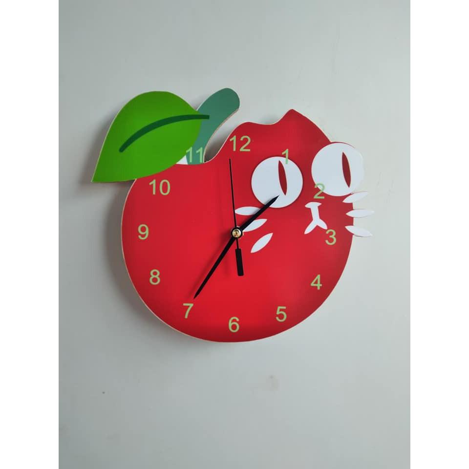 Đồng hồ treo tường quả táo đỏ
