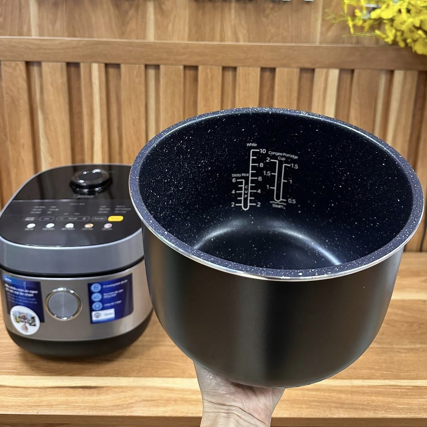 Nồi cơm điện tử 1.8L Midea MB-FS5025 công suất 760W, 17 chế độ nấu có sẵn - Hàng chính hãng