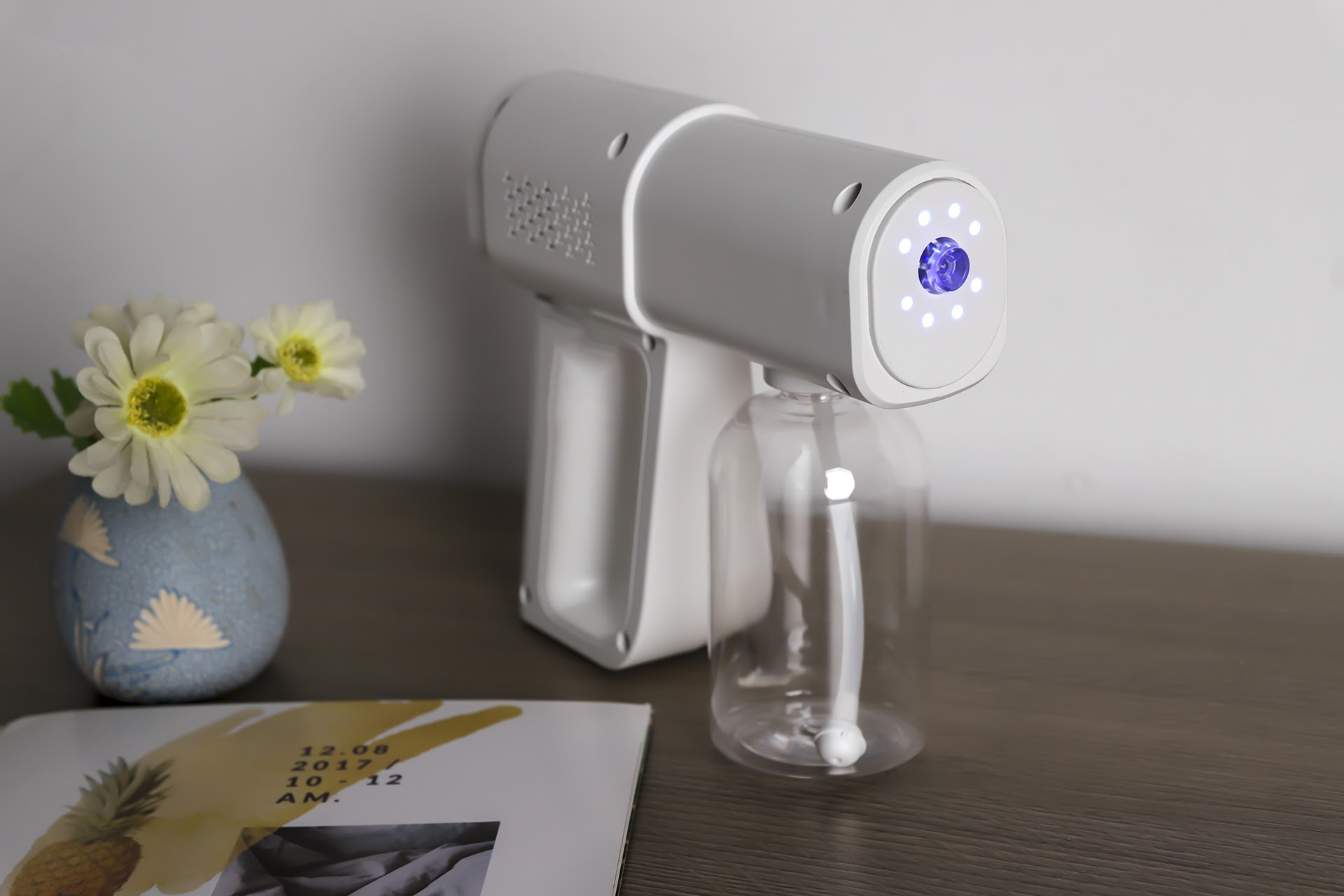 Máy xịt khử khuẩn không dây cầm tay K5 pro 8 tia led khử trùng sạch vi khuẩn, phun đuổi muỗi, đuổi côn trùng, làm sạch không khí