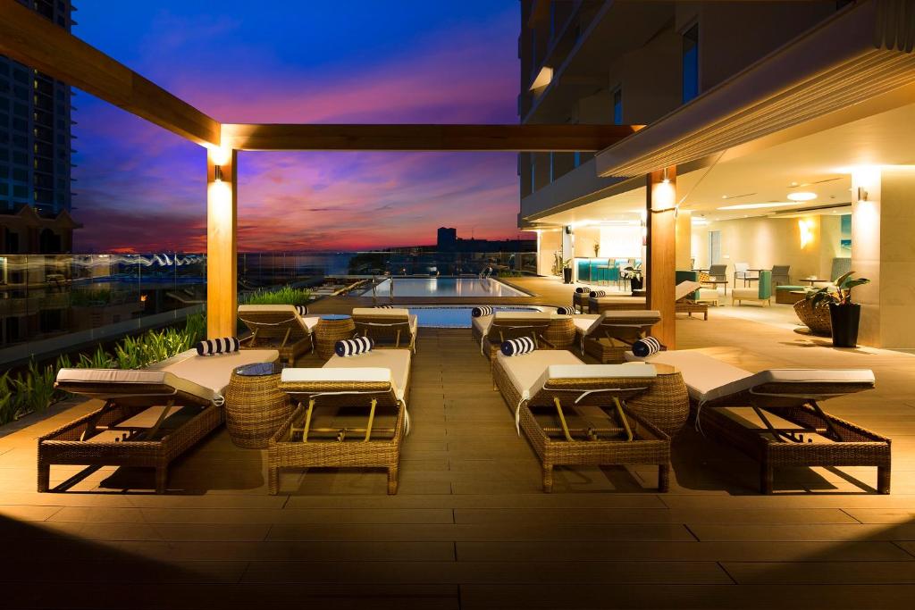Combo 4N3D KS Liberty Central Hotel Nha Trang: VMB khứ hồi Hà Nội - Nha Trang + Phòng Tiêu Chuẩn + Ăn sáng