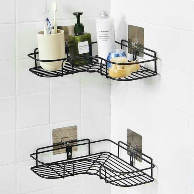 Kệ góc dán tường màu đen, hoạ tiết hoa văn về theo từng đợt hàng