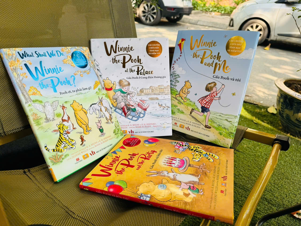 (Combo 4 cuốn) GẤU POOH VÀ TÔI - GẤU POOH VÀ BỮA TIỆC - GẤU POOH Ở CUNG ĐIỆN HOÀNG GIA - POOH ƠI, TA PHẢI LÀM GÌ? - Jeanne Willis – Nhân Dân Books - NXB Văn Học