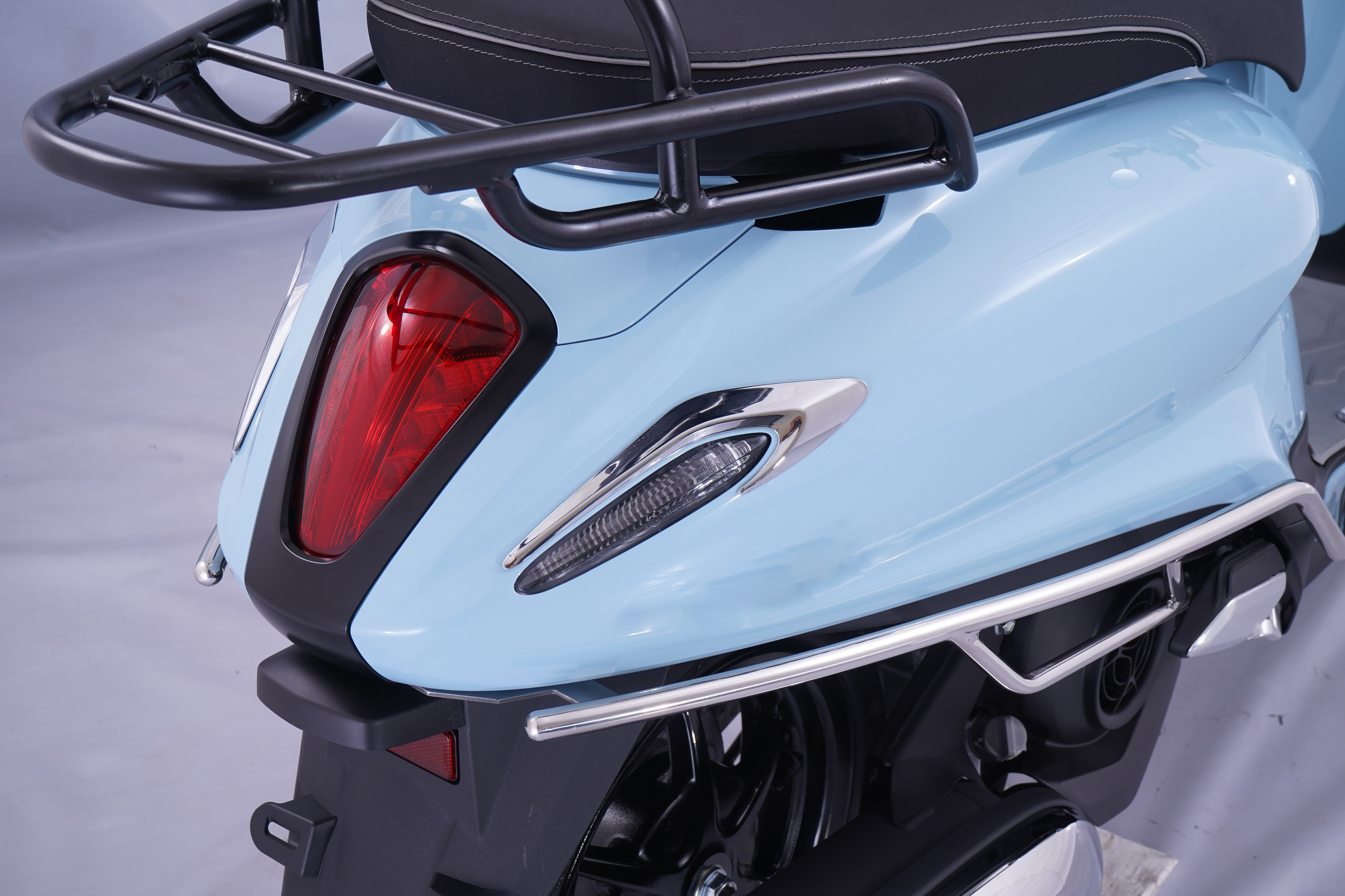 Ốp Đèn Sau Grande 2022