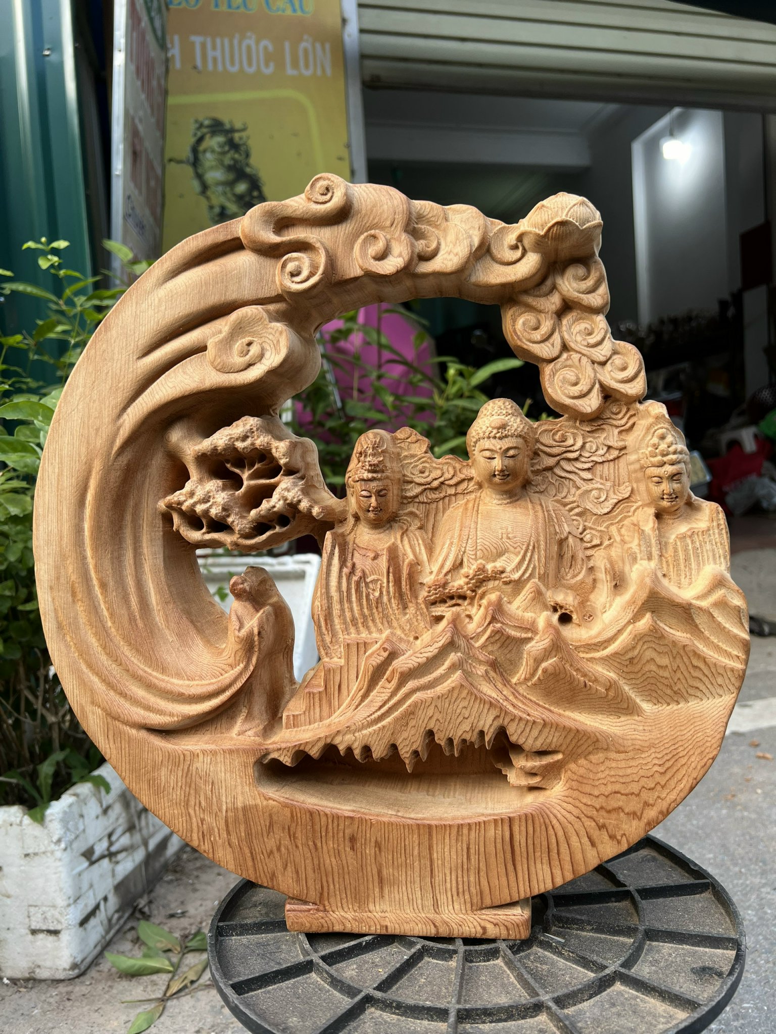 Tượng nhất tâm bái phật bằng gỗ ngọc am thơm nức kt 40x40x7cm