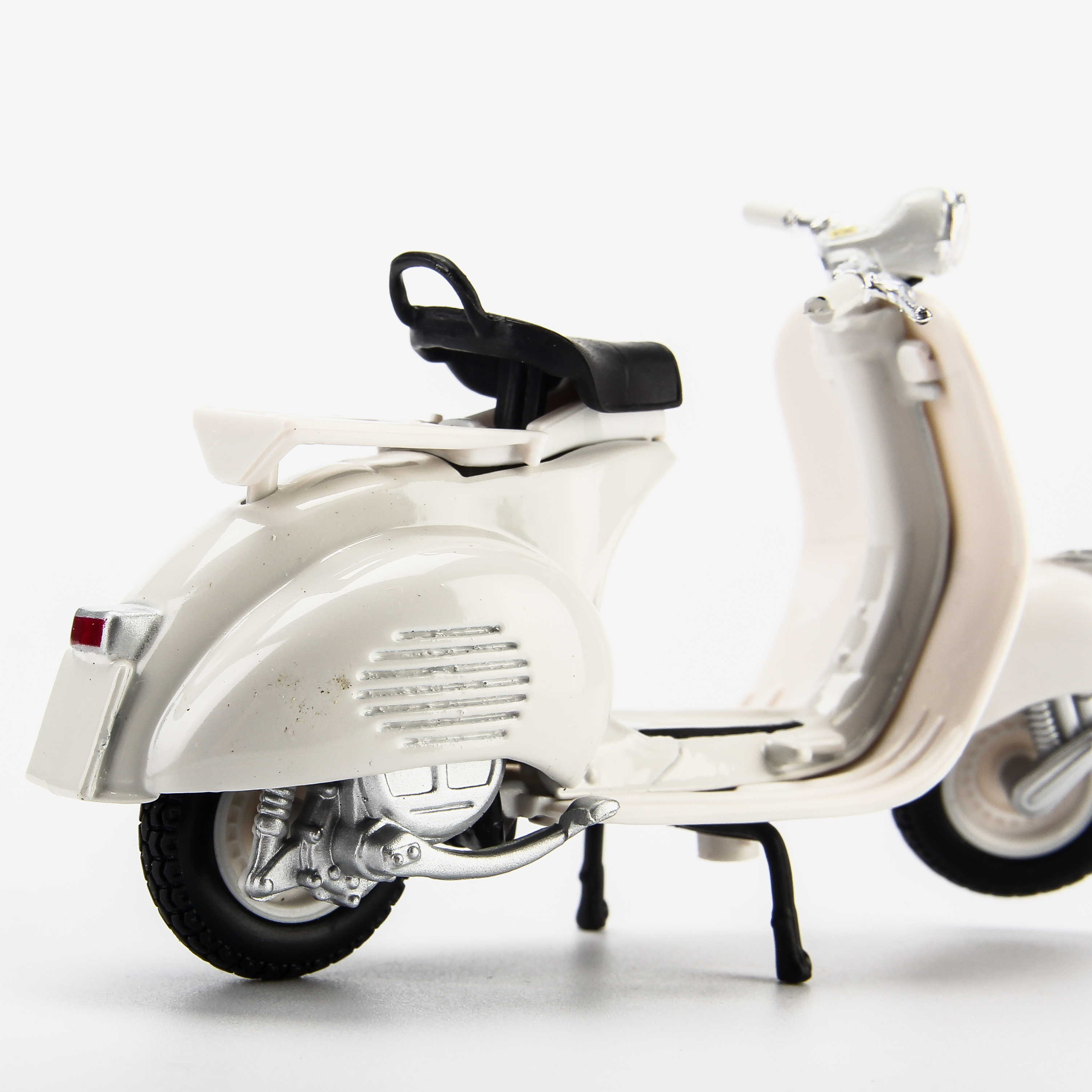 Mô hình xe Vespa 150 1956 1:18 Maisto 20-03134