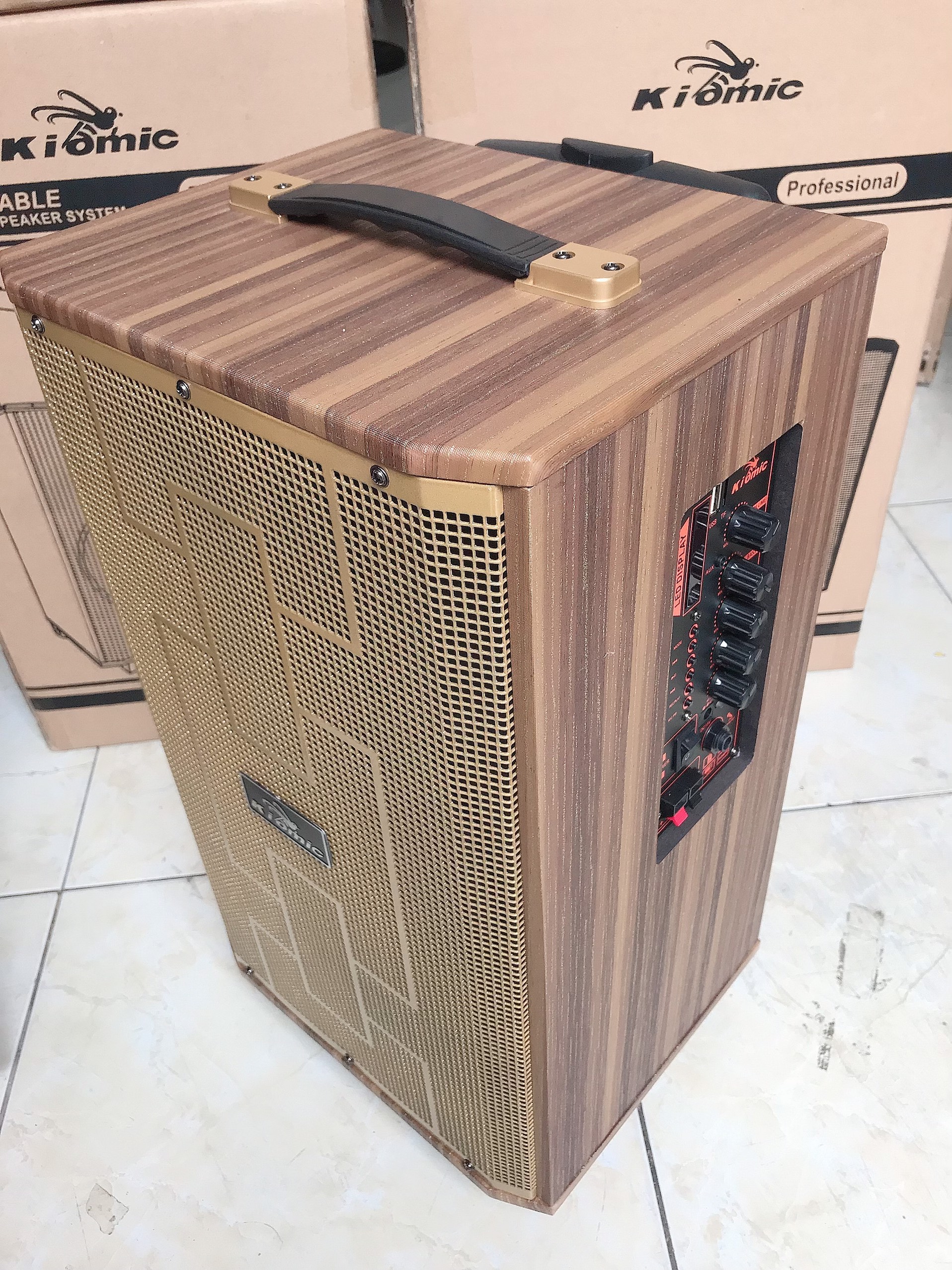 Loa kéo di động 2 tấc Kiomic K89 - Loa kéo hát karaoke - Đầy đủ cổng kết nối - Tặng kèm 2 micro UHF - Công suất cao, chất lượng âm thanh cực chuẩn - Hàng nhập khẩu