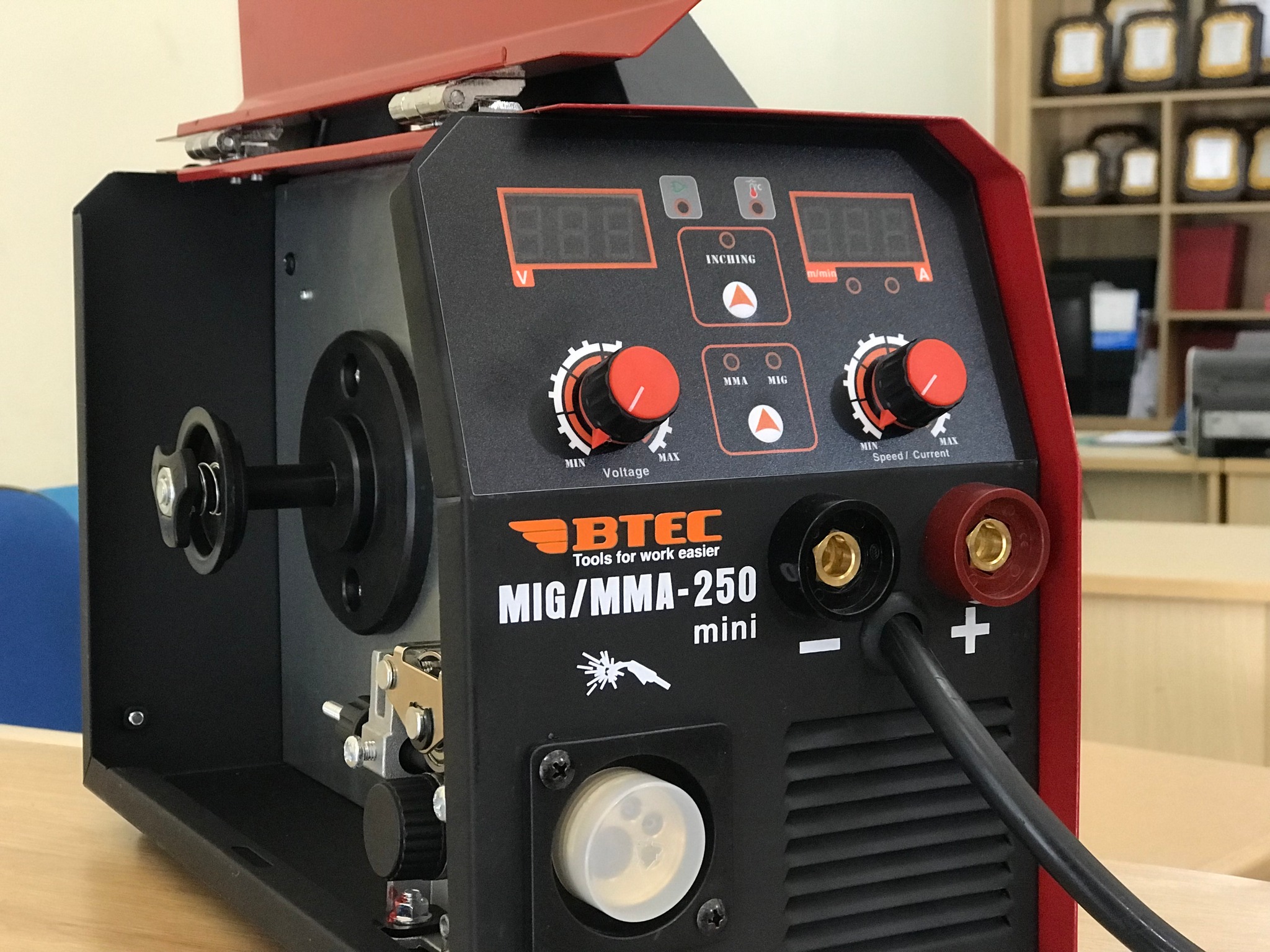 MÁY HÀN MIG KHÔNG DÙNG KHÍ 2 CHỨC NĂNG BTEC MIG/MMA 250MINI - HÀNG CHÍNH HÃNG