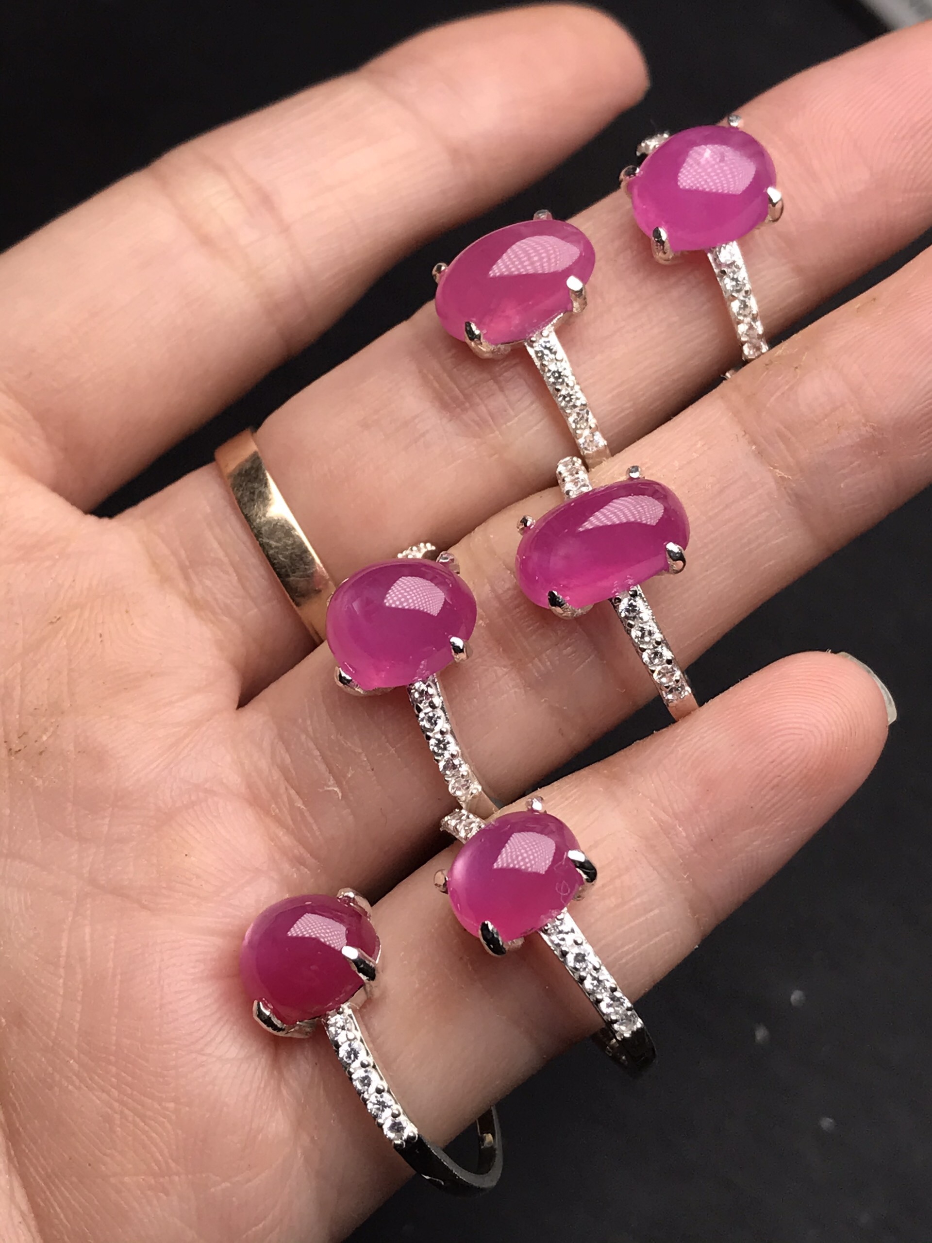 Nhẫn đá ruby bọc bạc nitay theo yêu cầu quý khách