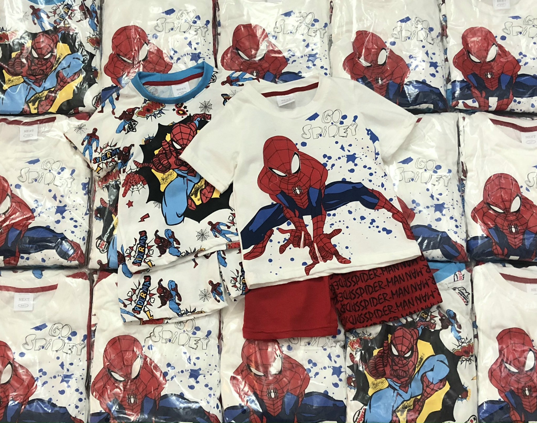 Set 2 bộ Spiderman ghi phối Next siêu đẹp cho bé trai, chất cotton mềm đẹp mặc rất thích và đanh. Màu quá xuất sắc Size : 2-8 tuổi