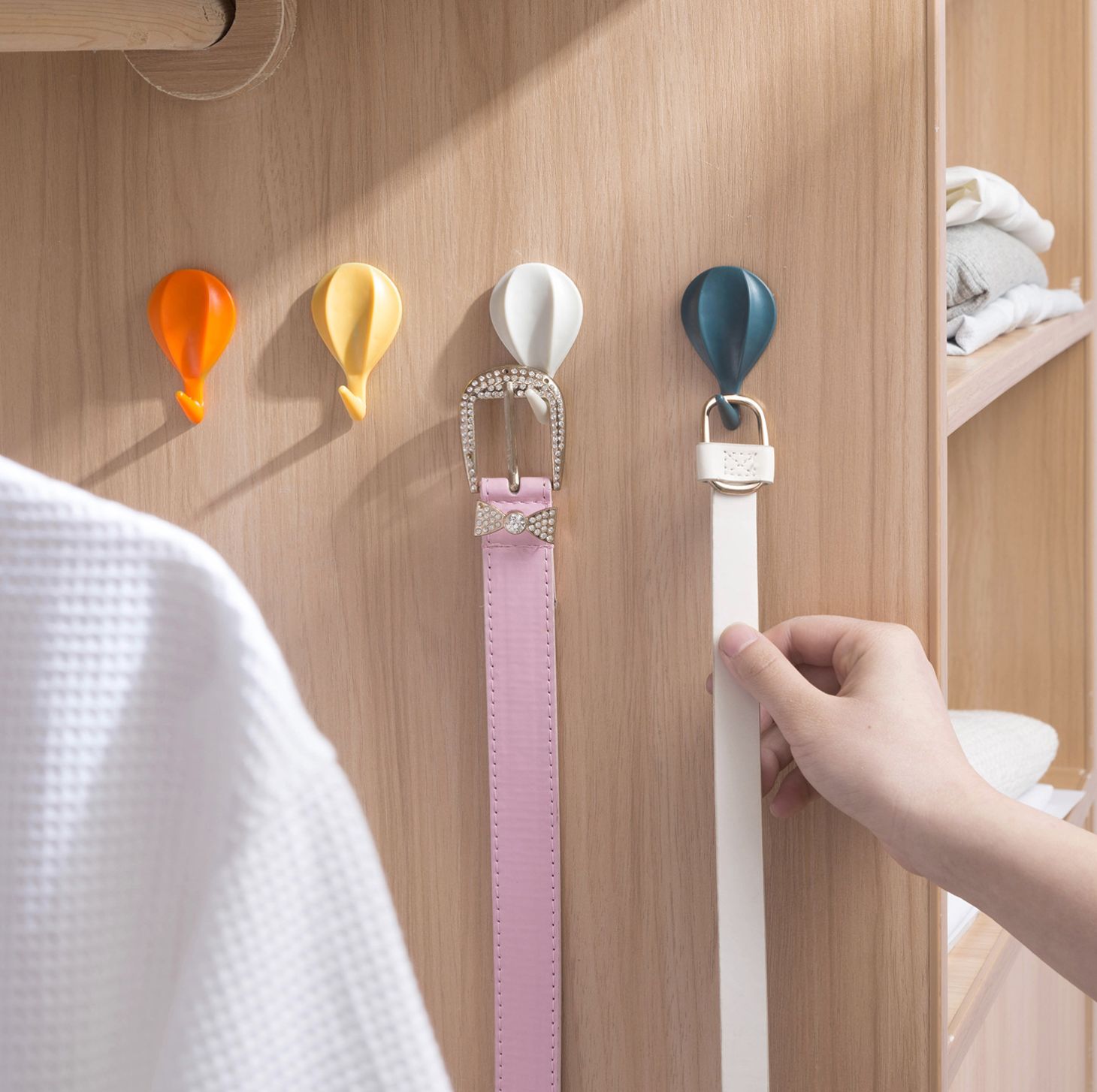 Móc treo đồ dán tường hình Khinh Khí Cầu độc đáo - Màu ngẫu nhiên
