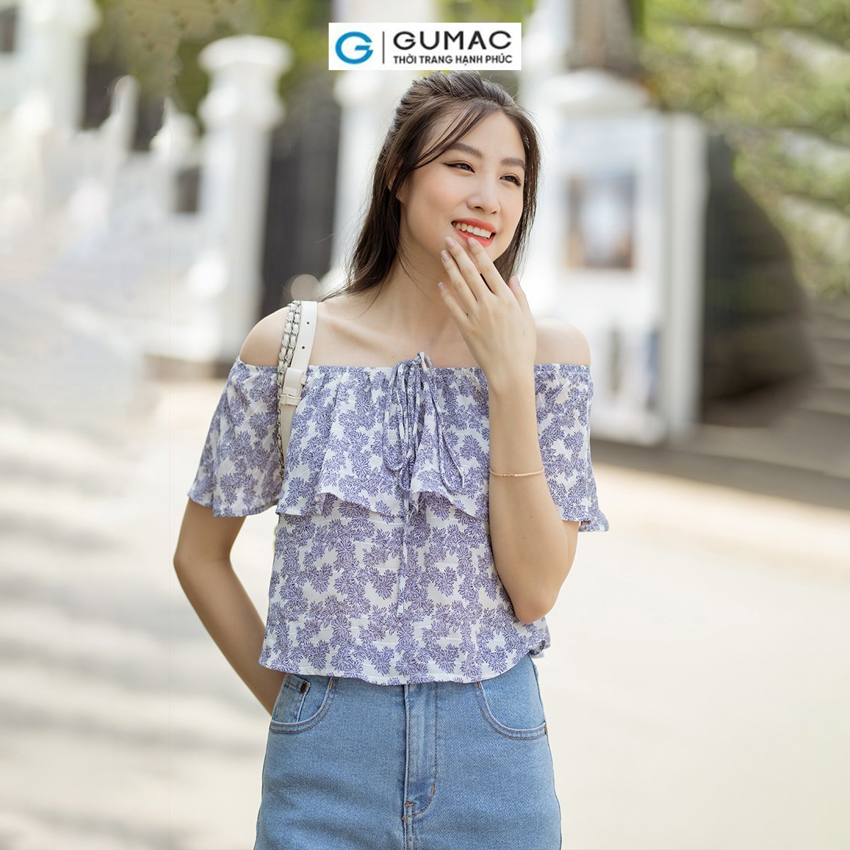 Áo kiểu trễ vai nữ tính trẻ trung thời trang GUMAC AD07020