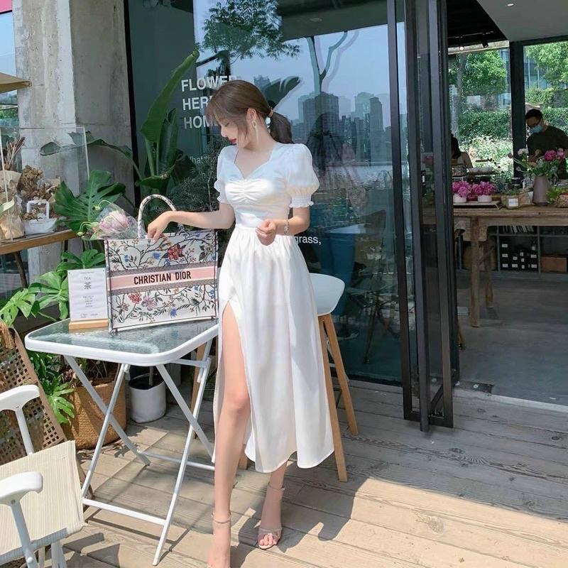 Đầm trắng nhúng ngực xẻ tà