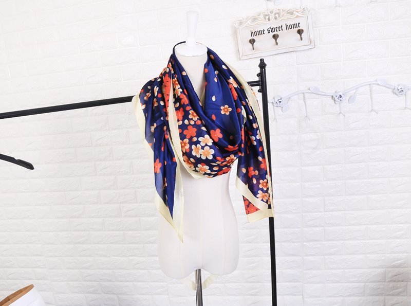 Khăn lụa nữ họa tiết hoa Haint Boutique k10