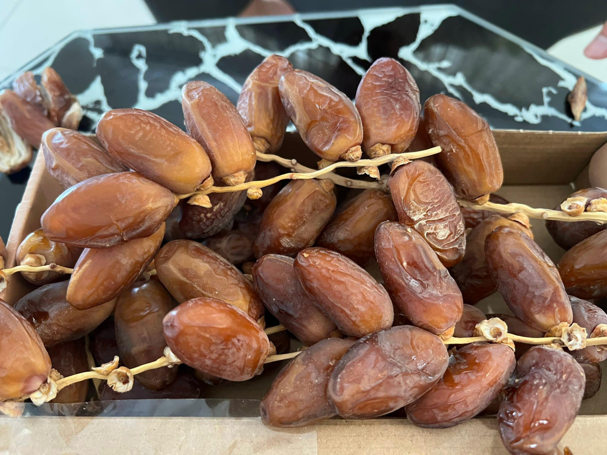 Chà Là nguyên cành SANWAN Tunisia chính ngạch - Hộp 500gr